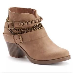 Tan Heeled Ankle Booties Size 7.5 Chain Detail Western